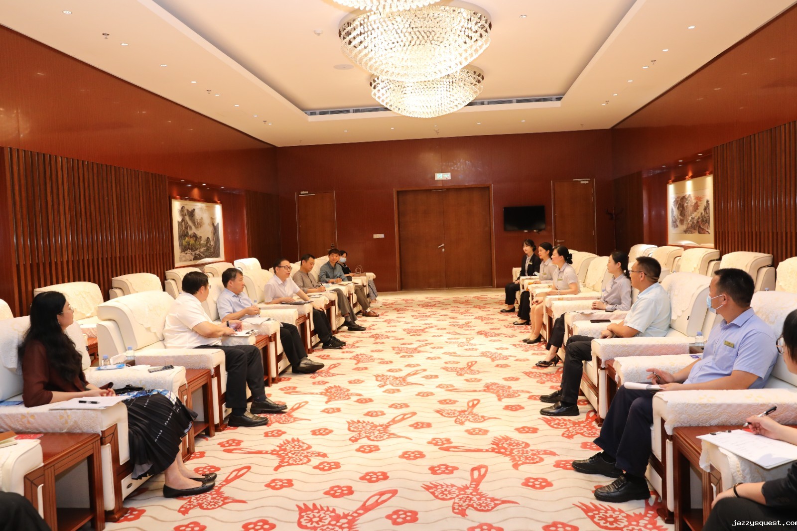 图片 吕书记率队走访广西文化艺术中心.jpg