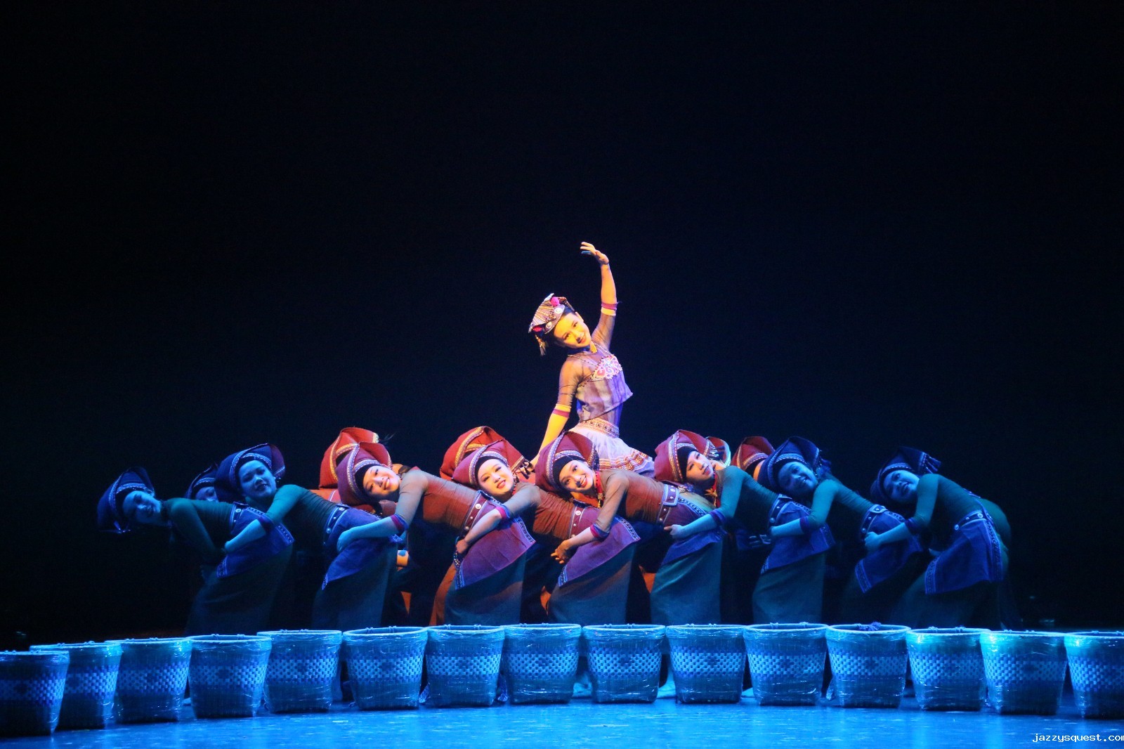 图片 舞蹈节目《阿妈背月亮》剧照.jpg