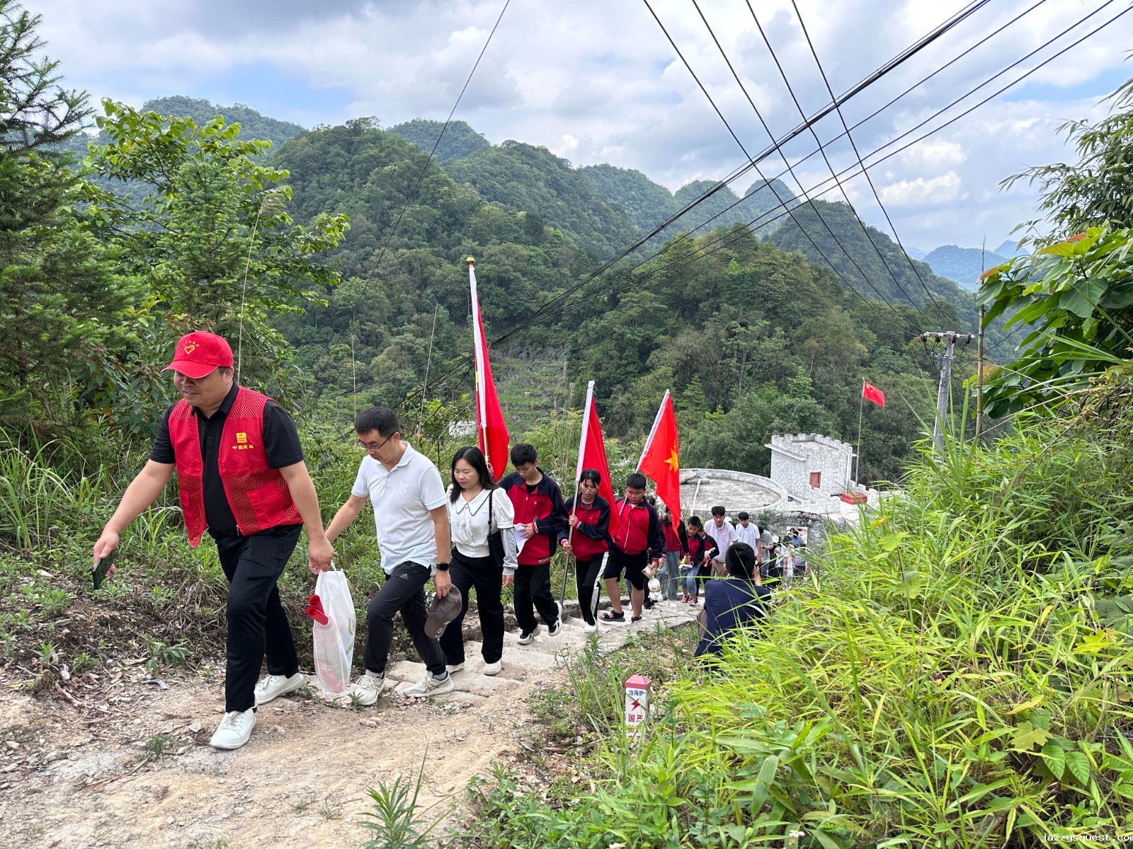 图片 4、同走巡边路.jpg